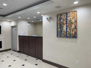Lobby - Voyage Hotel (Long Island City)