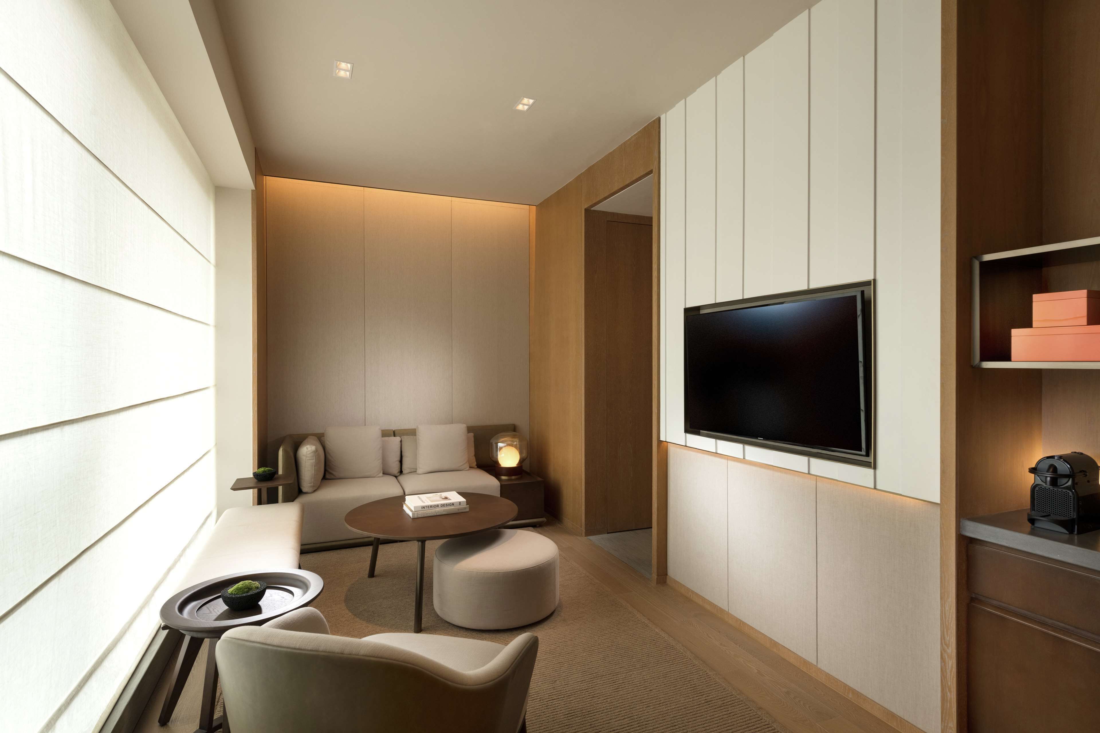 Deluxe Suite, 1 King Bed, Bathtub | Premium bedding, pillowtop beds, minibar, in-room safe
