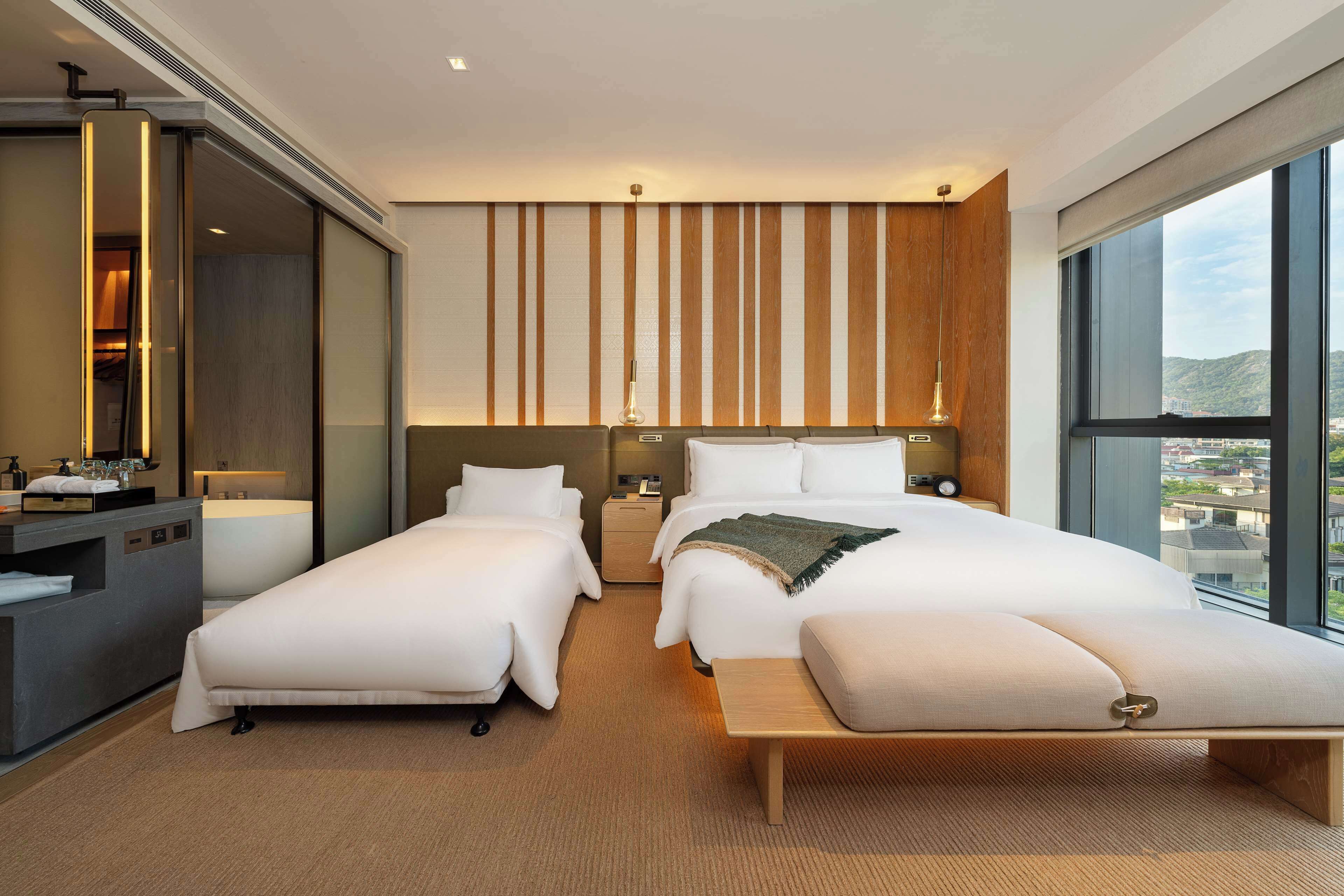 Family Room, 1 Double Bed, Mountain View | Premium bedding, pillowtop beds, minibar, in-room safe