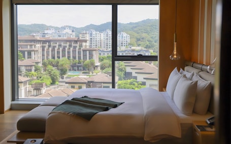 Ropa de cama de alta calidad, colchones con pillow-top y minibar