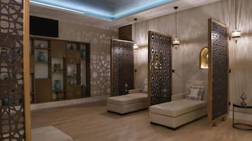 Espace de soins pour les couples, sauna, bain Ă remous, hammam, massages