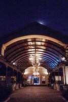 Breakfast, lunch, dinner served; Italian cuisine 