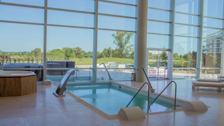 Hilton Pilar