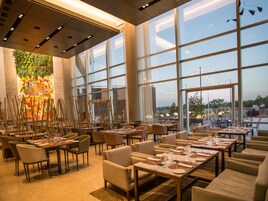 Breakfast, lunch, dinner served; Italian cuisine 