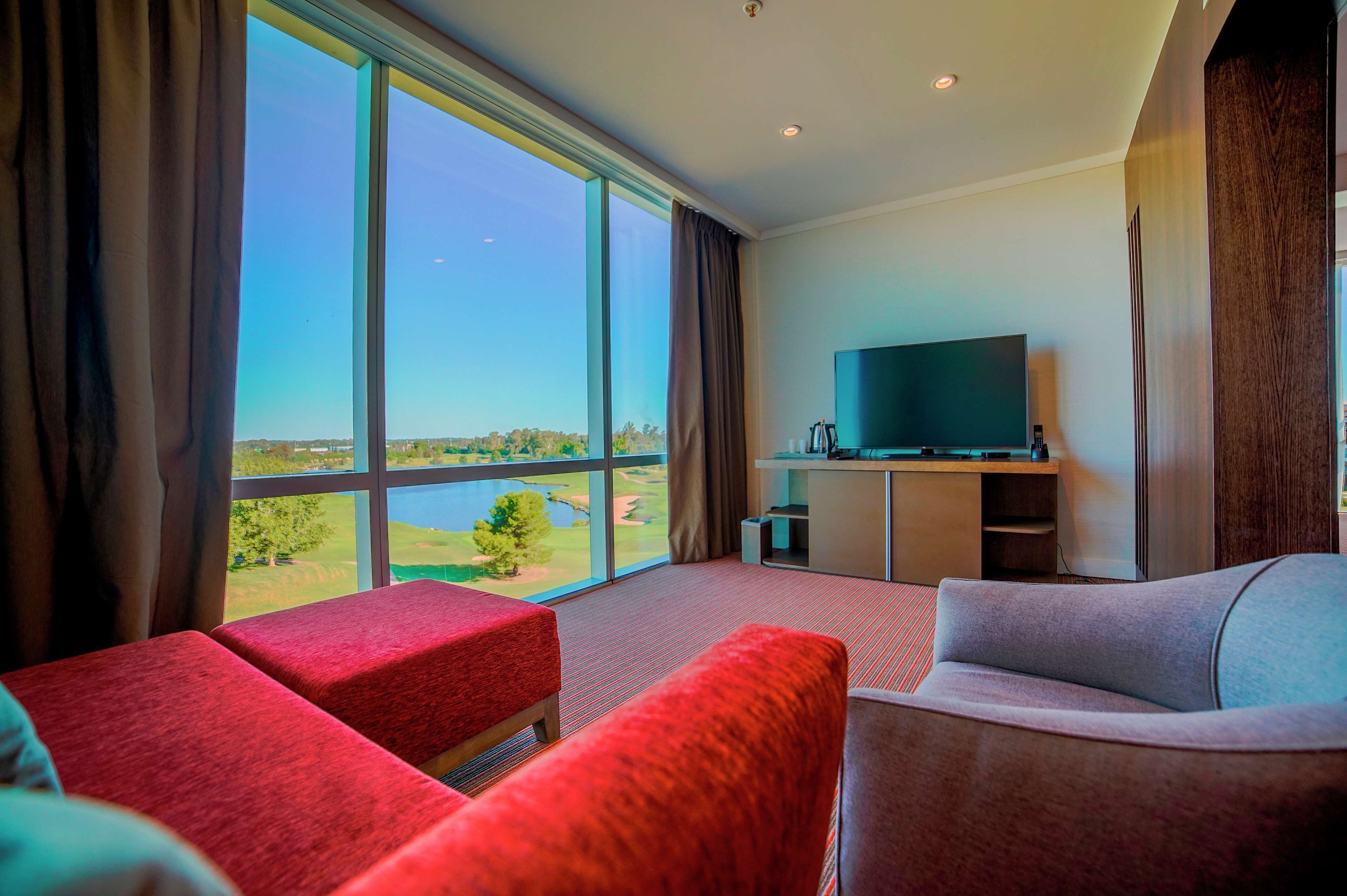 suite, terrace, corner | living area | flat-screen tv