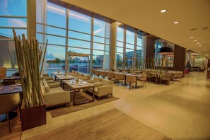Breakfast, lunch, dinner served; Italian cuisine