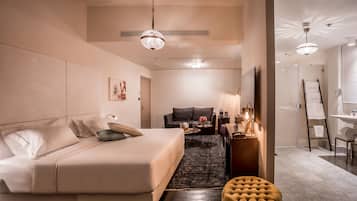 Loft de lujo | Minibar, caja de seguridad en la habitación y escritorio