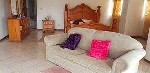 Design Double Room, 1 King Bed, Accessible | Egyptian cotton sheets, down comforters, memory foam beds - Jamaica Villa Sweetsap (Montego Bay)