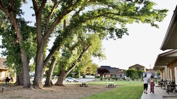 Bunkhouse 1A, 1 bedroom | Property grounds