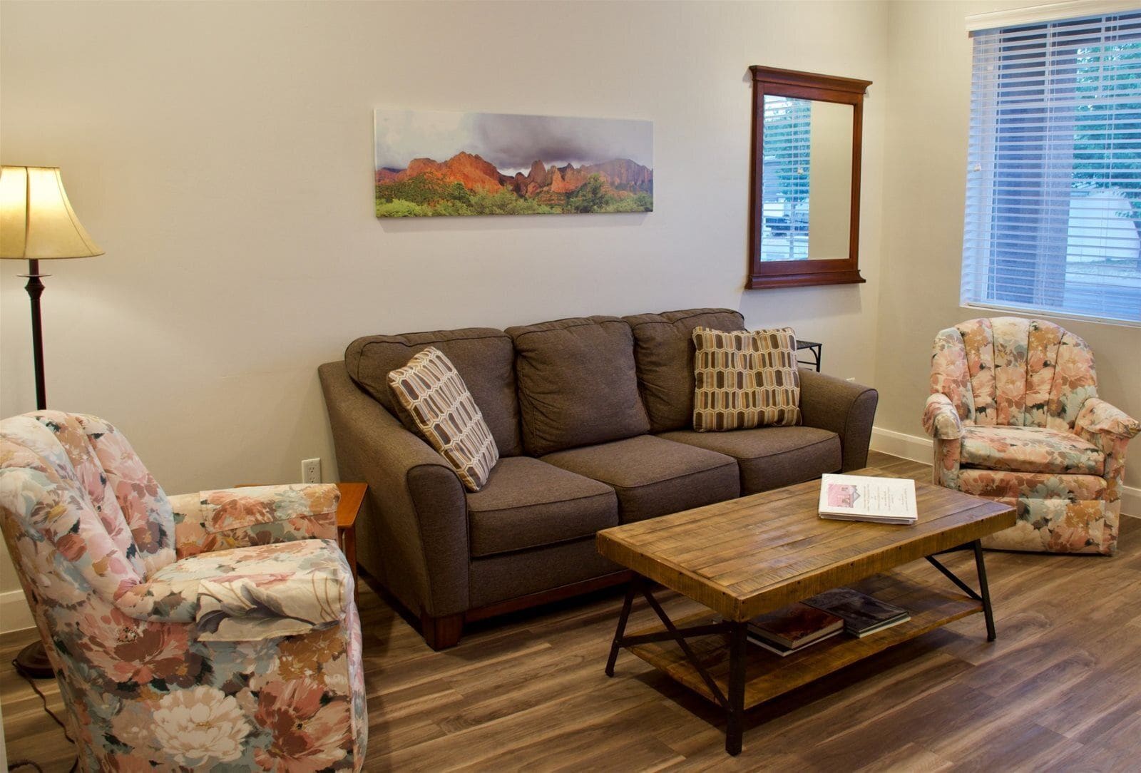 Cottage, 2 Bedrooms, Pets Allowed | Living room | 42-inch flat-screen TV with digital channels, TV, Netflix