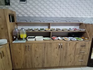 包含每日自助早餐