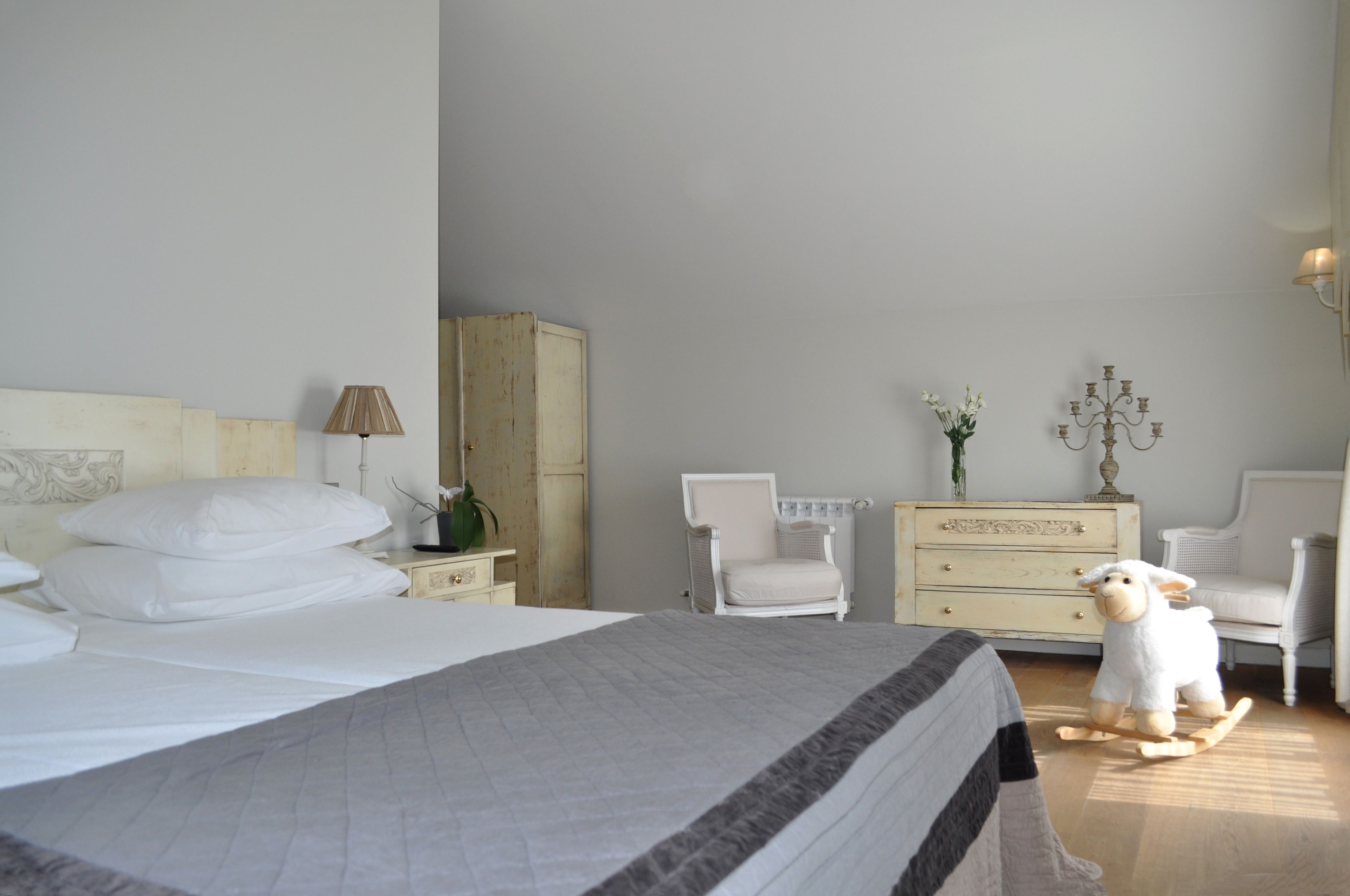 Camera Superior con 2 letti singoli | Una scrivania, tende oscuranti, ferro/asse da stiro