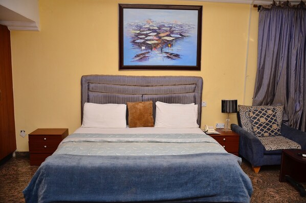 Executive Villa, 1 Double Bed | Desk