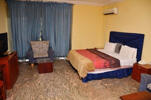 Executive Double Room, 1 Double Bed | Desk