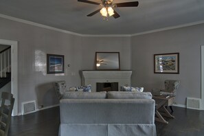 Fireplace - Charlevoix House (Charlevoix)