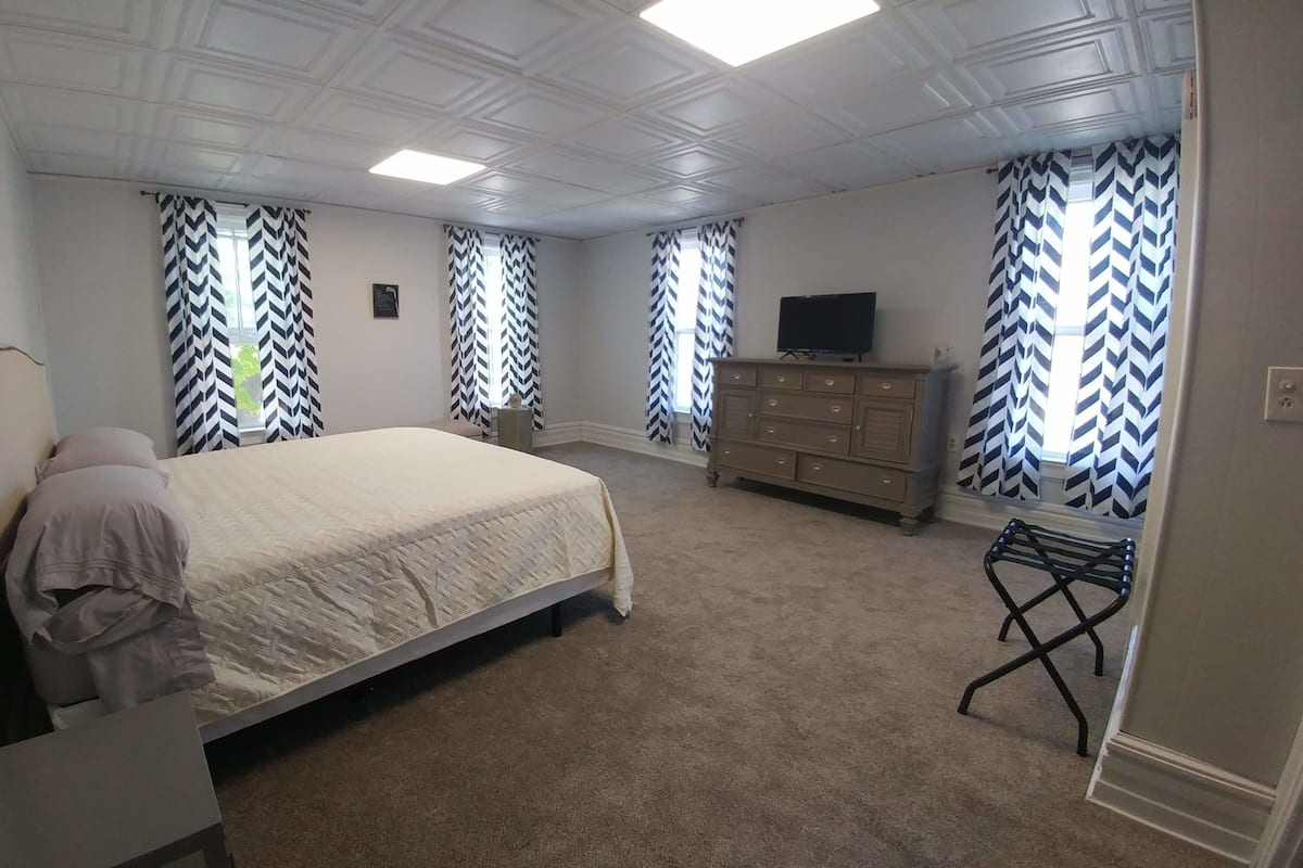 Blackout curtains, iron/ironing board, free WiFi, individually decorated