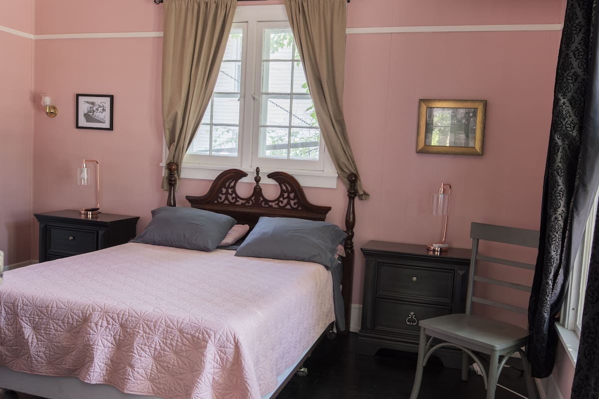 Blackout curtains, iron/ironing board, free WiFi, individually decorated