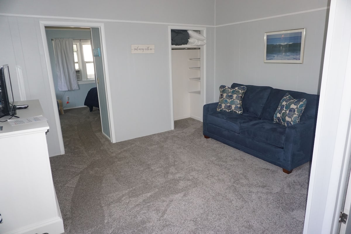 Blackout curtains, iron/ironing board, free WiFi, individually decorated