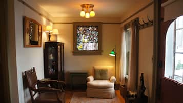 Romantic Double Room (The Gardener's Room) | Living area