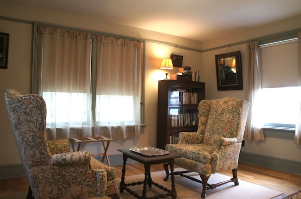 Superior Double Room (The Writer's Room) | Living area