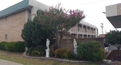 Cactus Inn and Suites