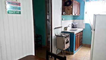 Full-size fridge, stovetop, cookware/dishes/utensils