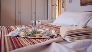 Elite Apartment (giardino privato) | 2 bedrooms, premium bedding, memory foam beds, blackout drapes - Le Balze, Appartamenti e Camere in Villa, con Parco e Piscina, alle porte di Perugia (Perugia)