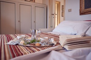 Elite Apartment (giardino privato) | 2 bedrooms, premium bedding, memory foam beds, individually furnished - Le Balze, Appartamenti e Camere in Villa, con Parco e Piscina, alle porte di Perugia (Perugia)