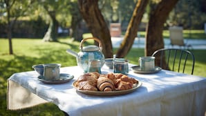 Outdoor dining - Le Balze, Appartamenti e Camere in Villa, con Parco e Piscina, alle porte di Perugia (Perugia)
