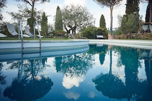 Indoor/outdoor pool