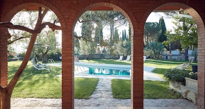 Le Balze, Appartamenti e Camere in Villa, con Parco e Piscina, alle porte di Perugia