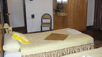 1 bedroom, desk, blackout drapes, free WiFi