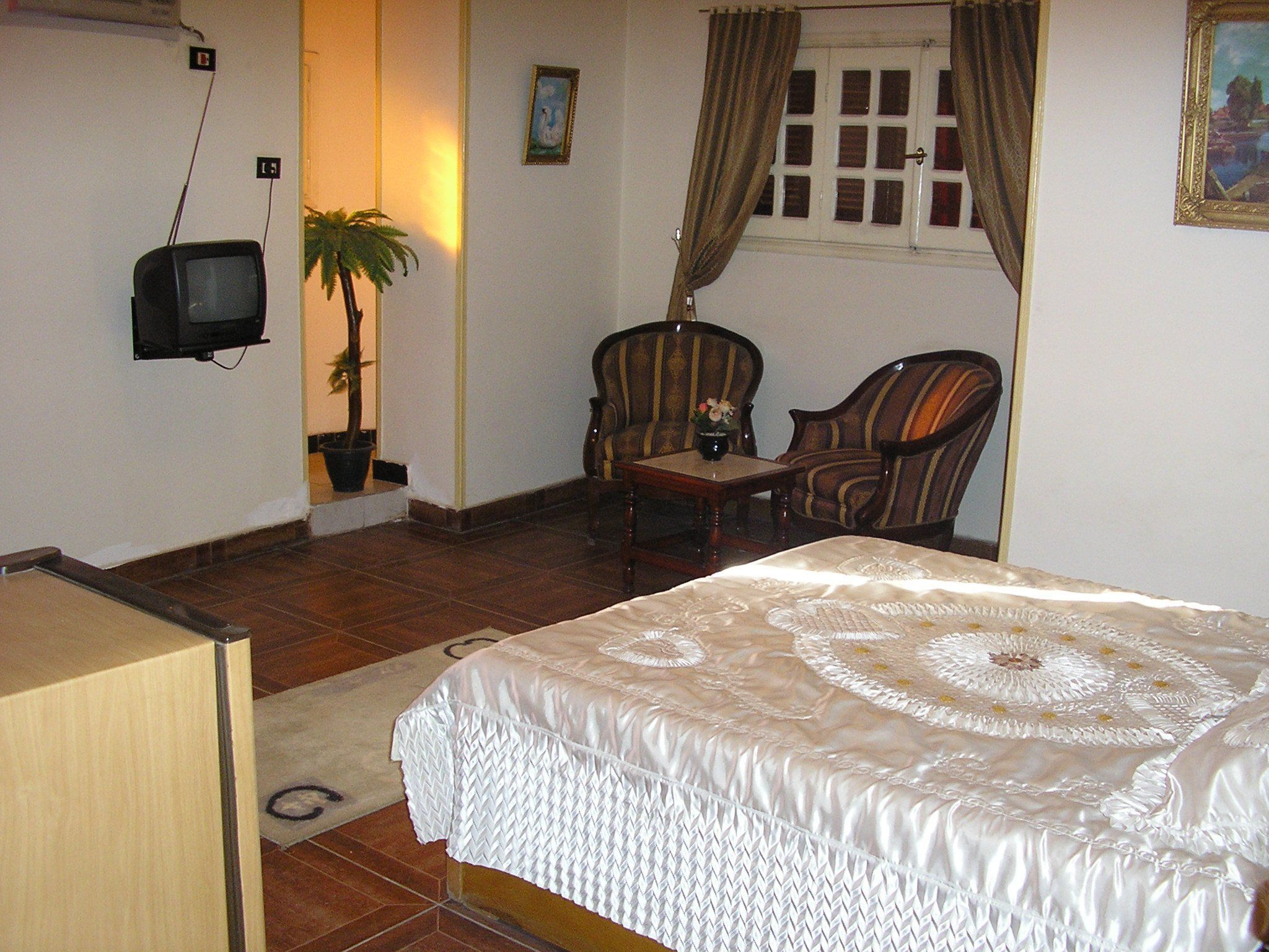 Bàn, màn/rèm cản sáng, truy cập Internet không dây miễn phí 