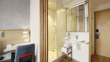 Shower, hair dryer, slippers, bidet