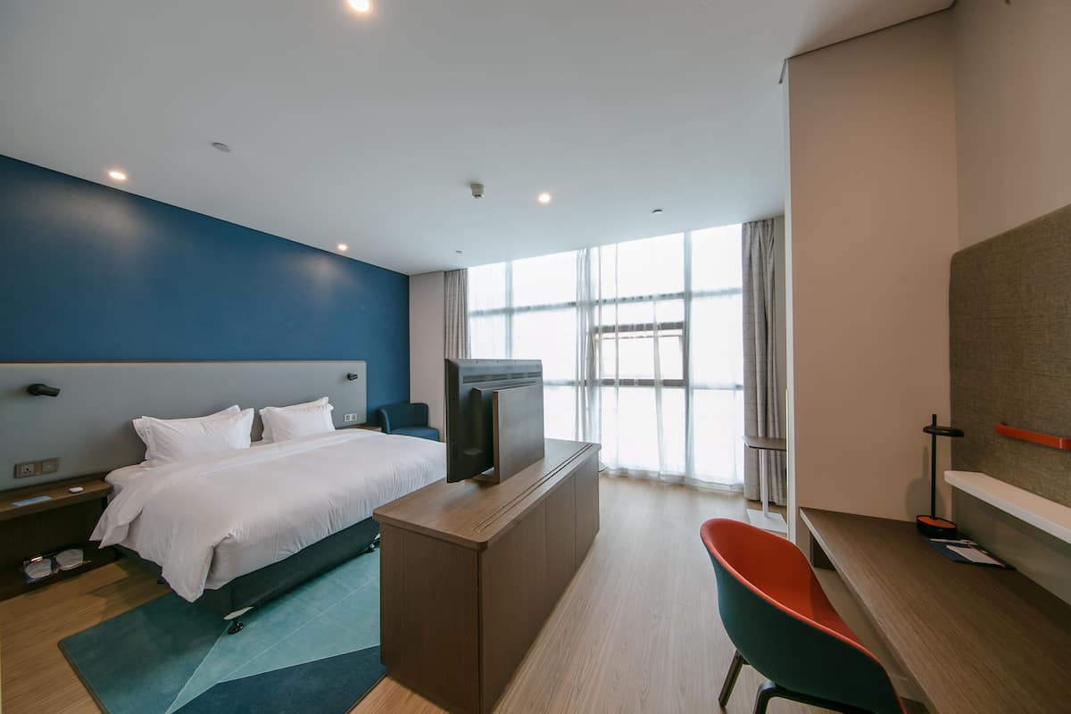 Desk, WiFi (free), bed sheets