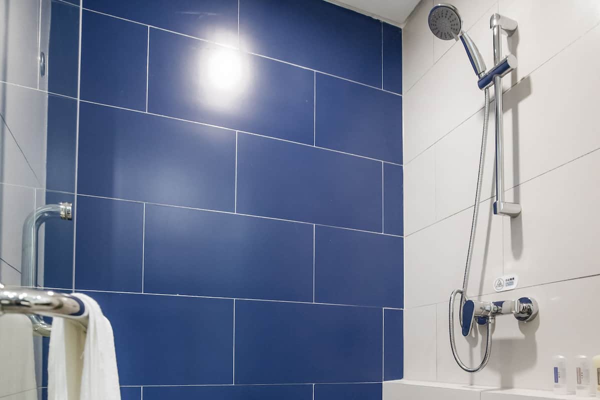 Shower, towels