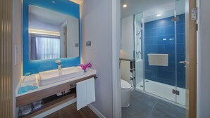 Suite, 1 King Bed (Additional Living Area) | Bathroom | Shower, free toiletries, hair dryer, bathrobes - Holiday Inn Express Shanghai Jinshan by IHG (Shanghai)