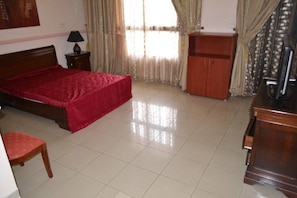 Comfort Apartment, 3 Bedrooms, Non Smoking | 3 bedrooms, desk, blackout curtains, iron/ironing board