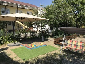 Área de juegos infantiles al aire libre