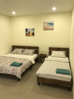 Habitación triple superior | Escritorio, cunas gratuitas, camas extra y wifi gratis 