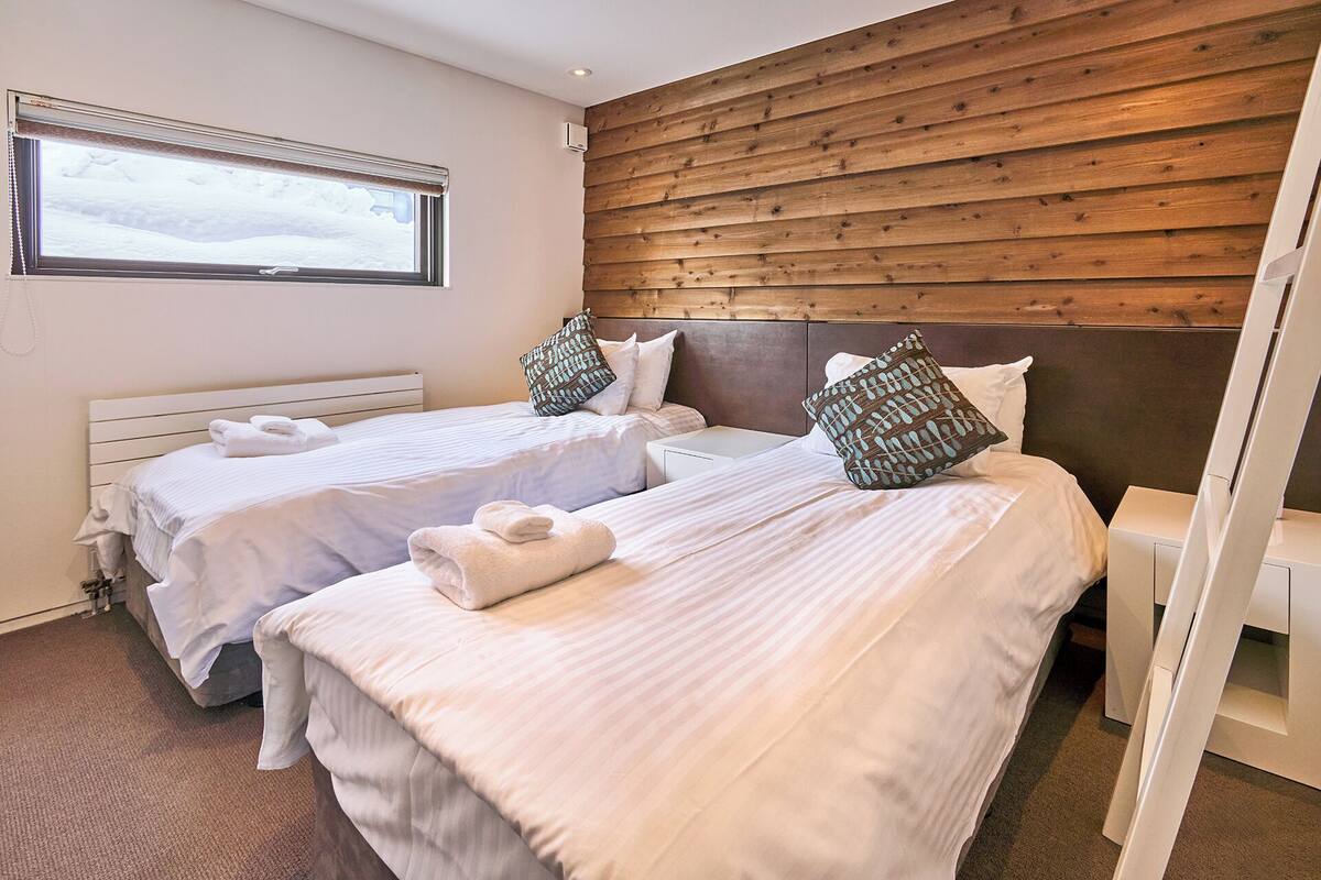 Mori House 3 Bedrooms | Brankas, kedap suara, setrika/meja setrika, dan Wi-Fi gratis