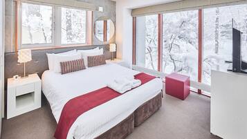 In-room safe, soundproofing, iron/ironing board, free WiFi