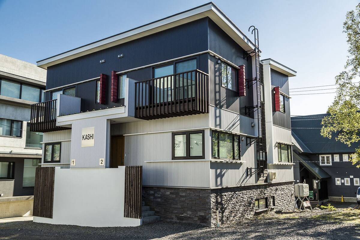 Kashi Lodge House 4 Bedrooms | Brankas, kedap suara, setrika/meja setrika, dan Wi-Fi gratis