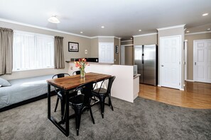 Dining - Quiet Napier Retreat, close to the off-road trails (Taradale)