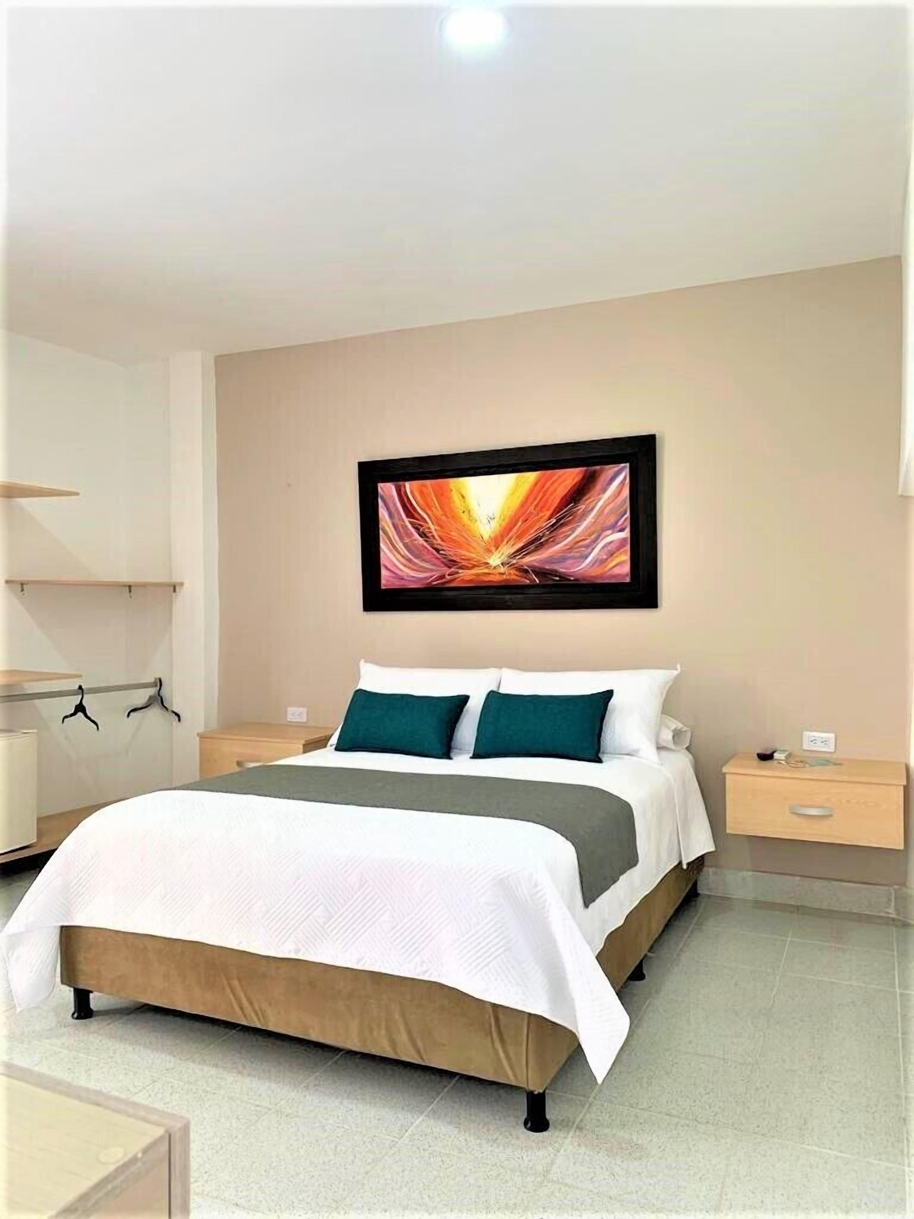 Habitación Premium doble de uso individual, 1 cama doble, no fumadores | Sábanas de algodón egipcio, cortinas opacas, wifi gratis y ropa de cama