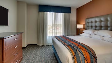 1 Schlafzimmer, Schreibtisch, VerdunkelungsvorhÀnge