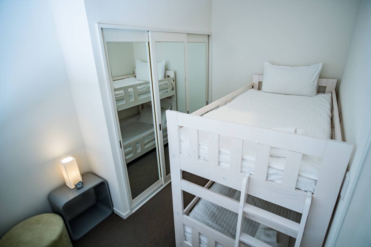 Deep Tracks Condo 3 Bedroom | 客房内保险箱、隔音、熨斗/熨衣板、免费婴儿床
