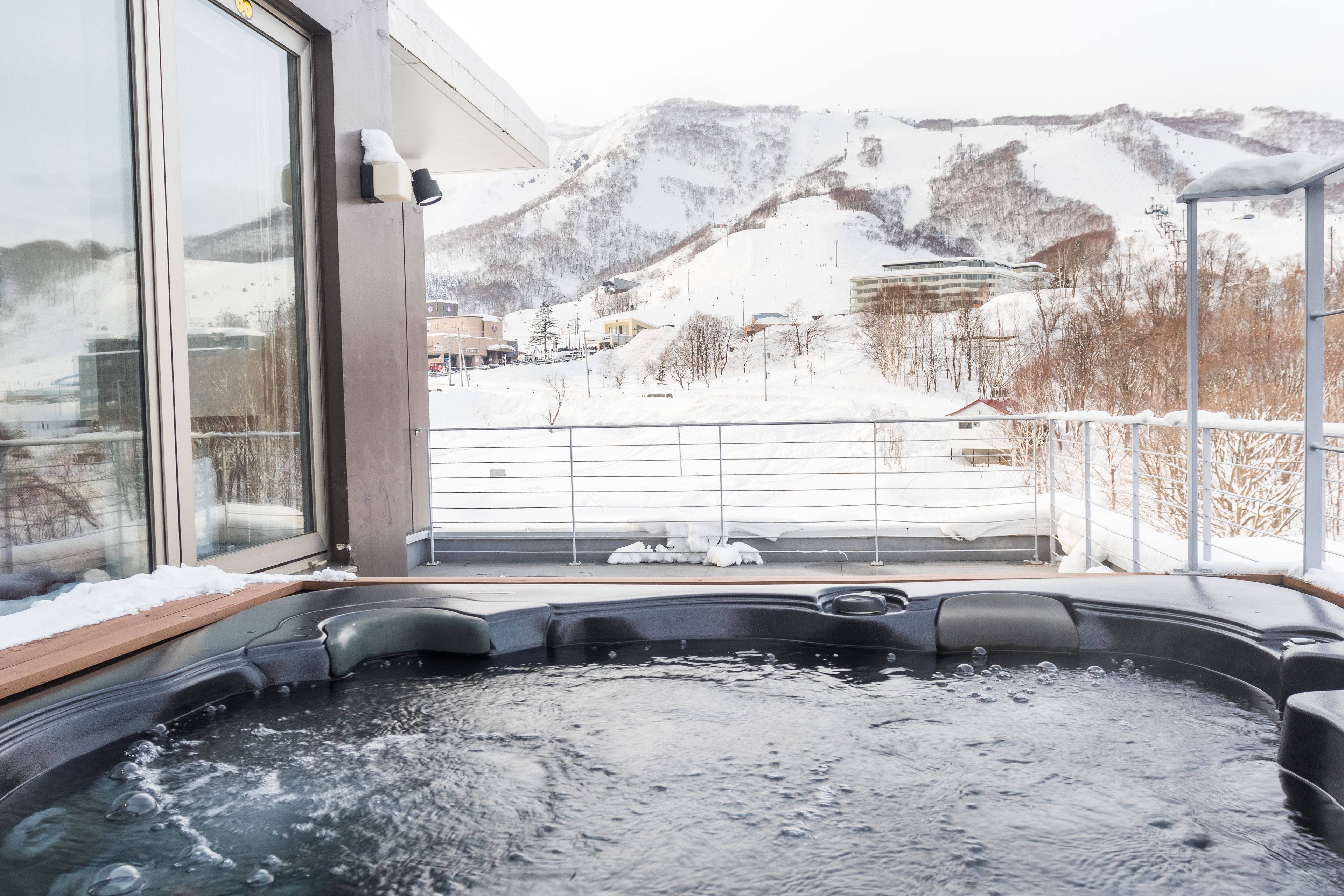 Articles de toilette gratuits, sèche-cheveux, chaussons, bidet