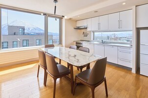 Refrigerador, microondas, cafetera/tetera, tetera/pava eléctrica