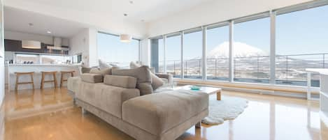 Youtei Tracks Condo 3 Bedrooms Penthouse | Värdeförvaringsskåp på rummet, ljudisolering och strykjärn/strykbräda